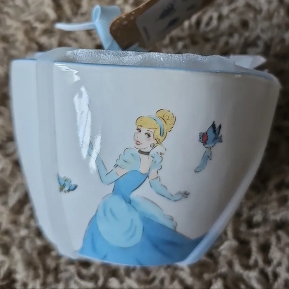 NWT Rae Dunn Disney Princess Cinderella Set of 4 Measuring Cups w/ Pour Spout - Picture 5 of 7